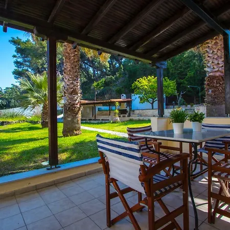 Encore Seaside Villa, Possidi